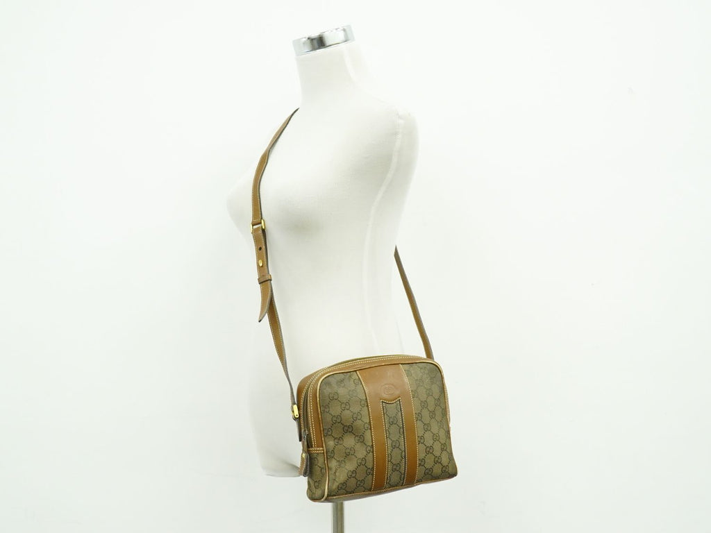 Gucci GG Supreme Shoulder Bag Pochette Brown — view 6