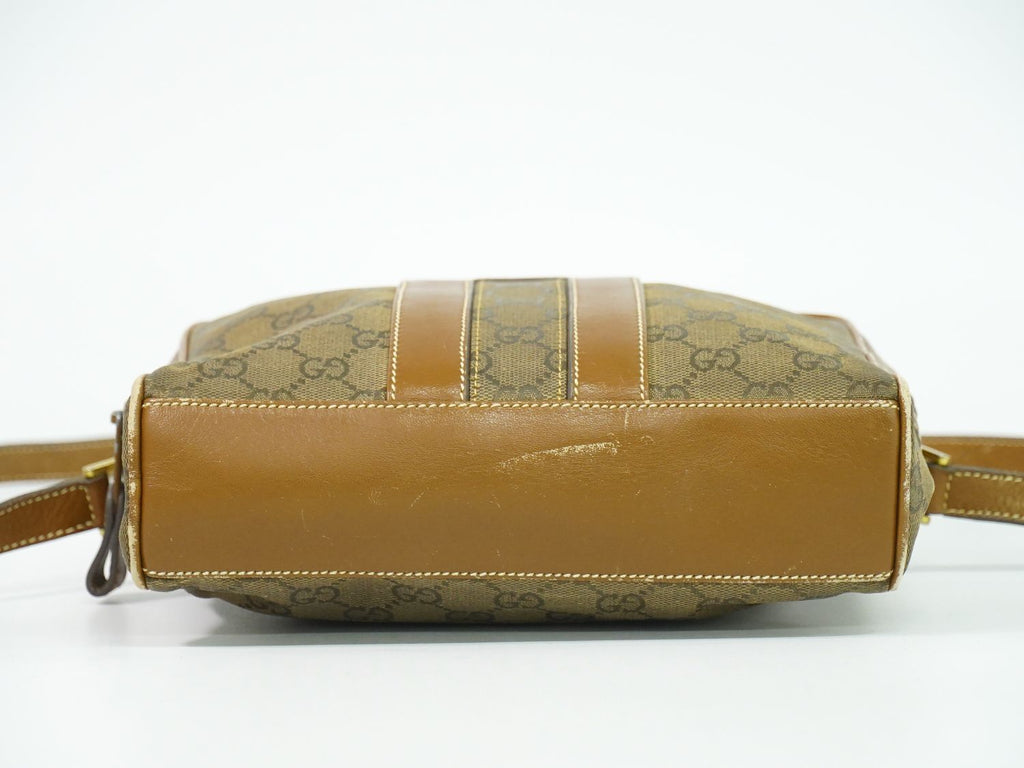 Gucci GG Supreme Shoulder Bag Pochette Brown — view 3
