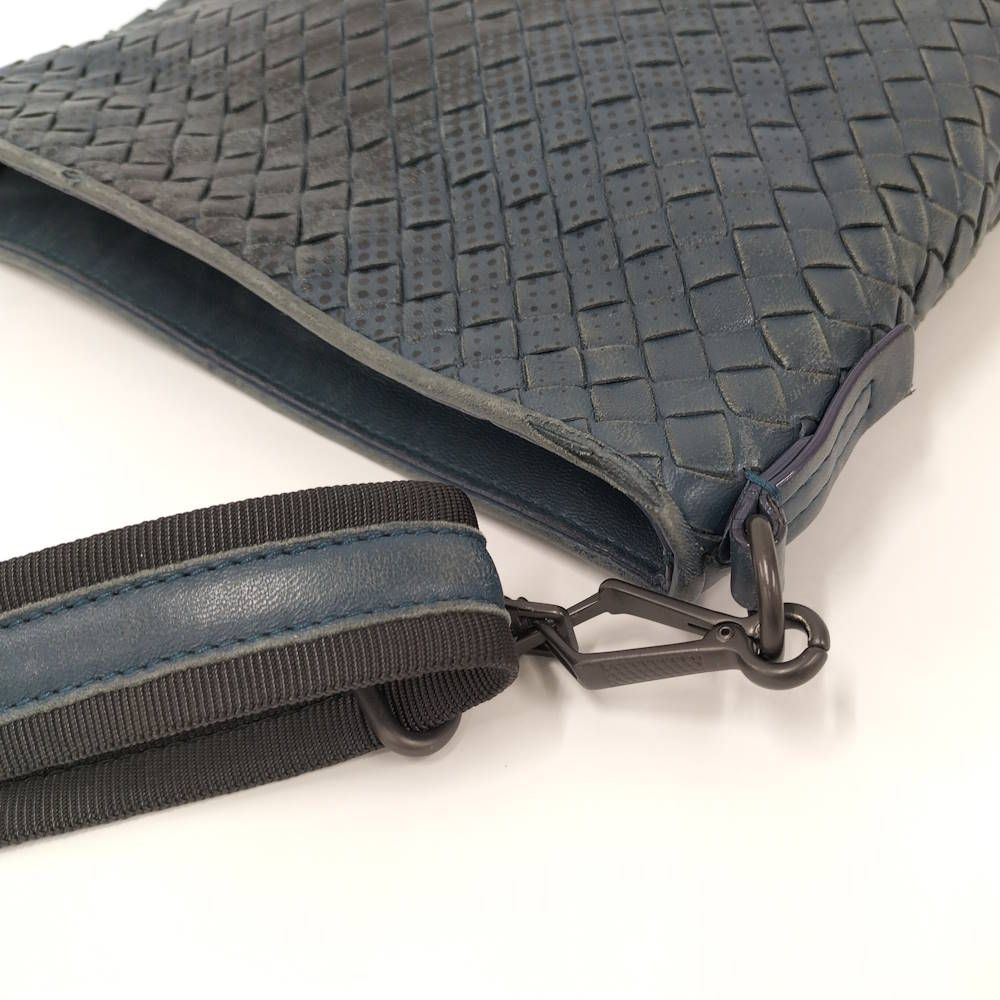 Bottega Veneta Shoulder Bag Intrecciato Leather Navy — view 5