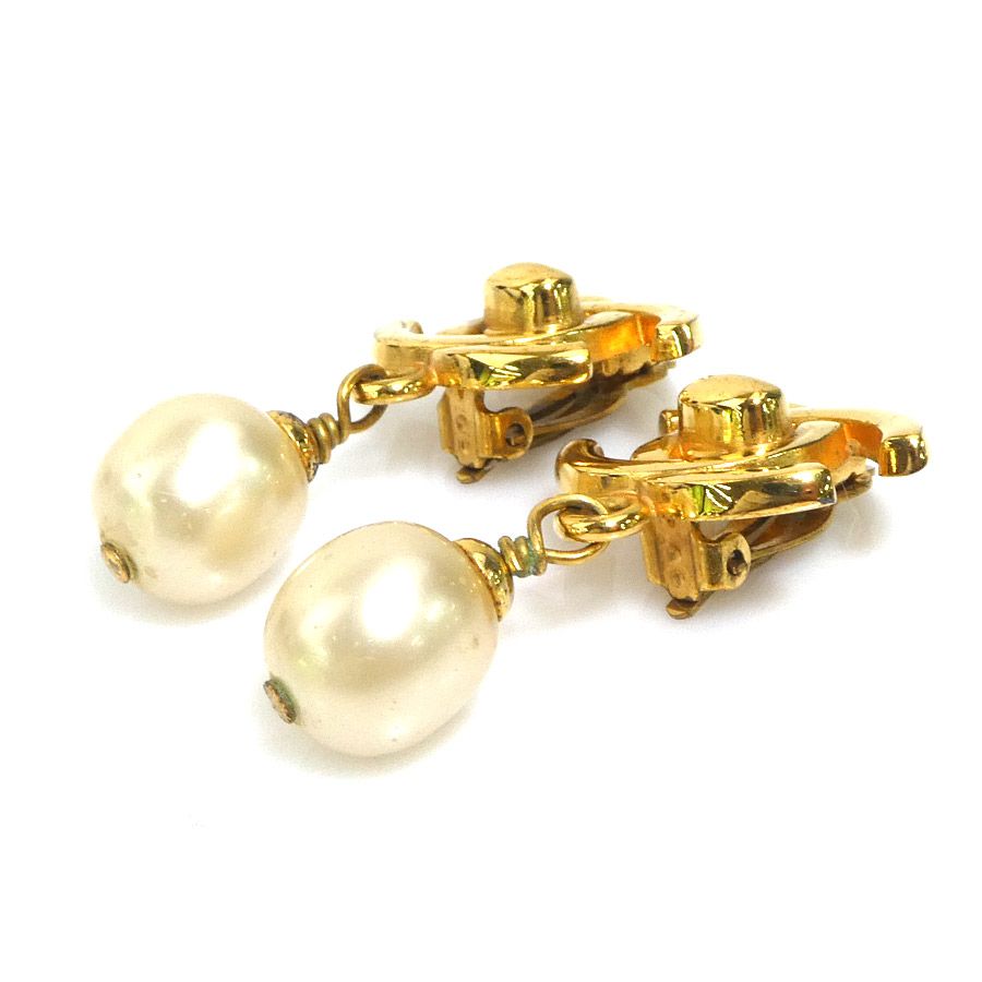 Chanel Earrings CC Logo — view 3