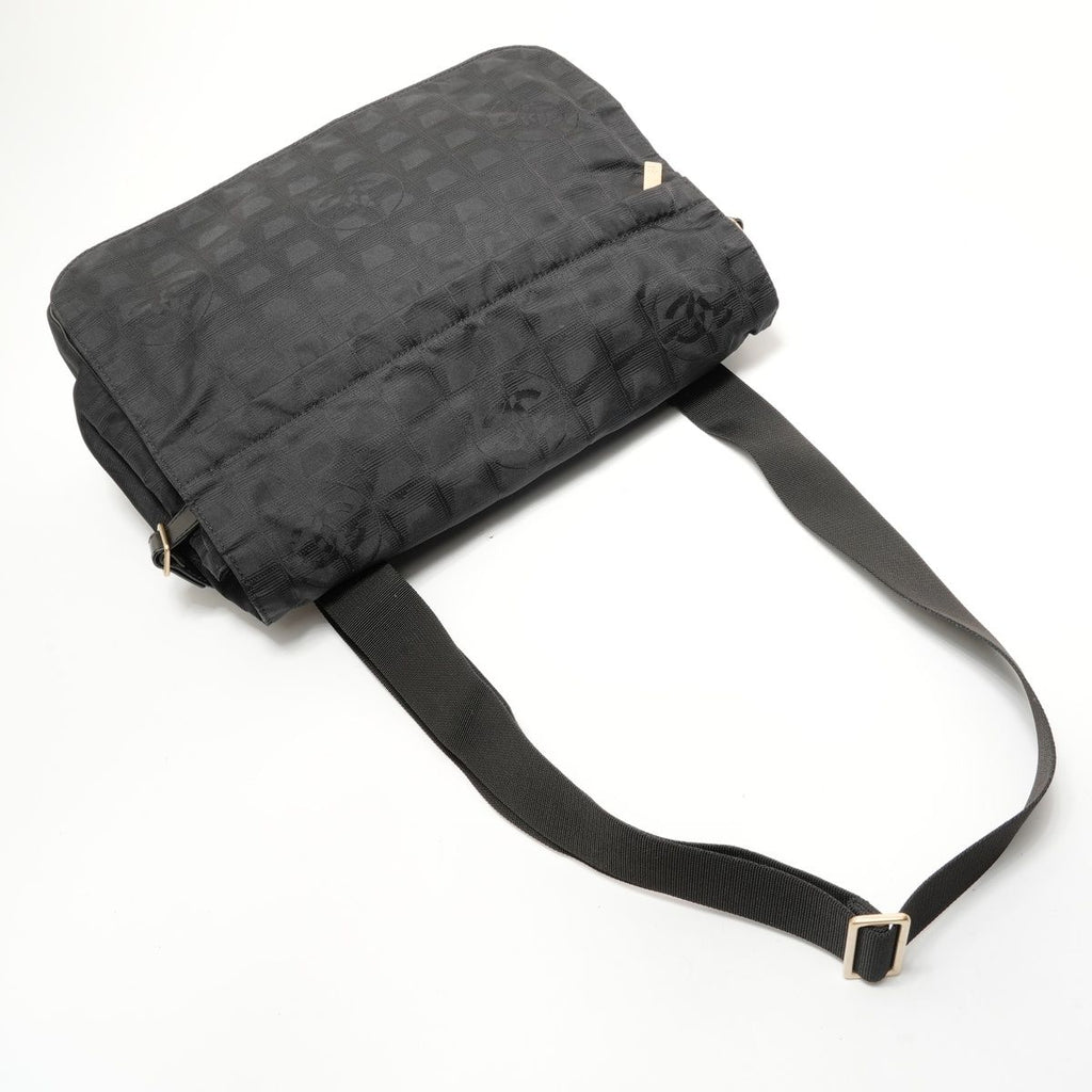 Chanel Shoulder Bag New Travel Line Gold — view 8