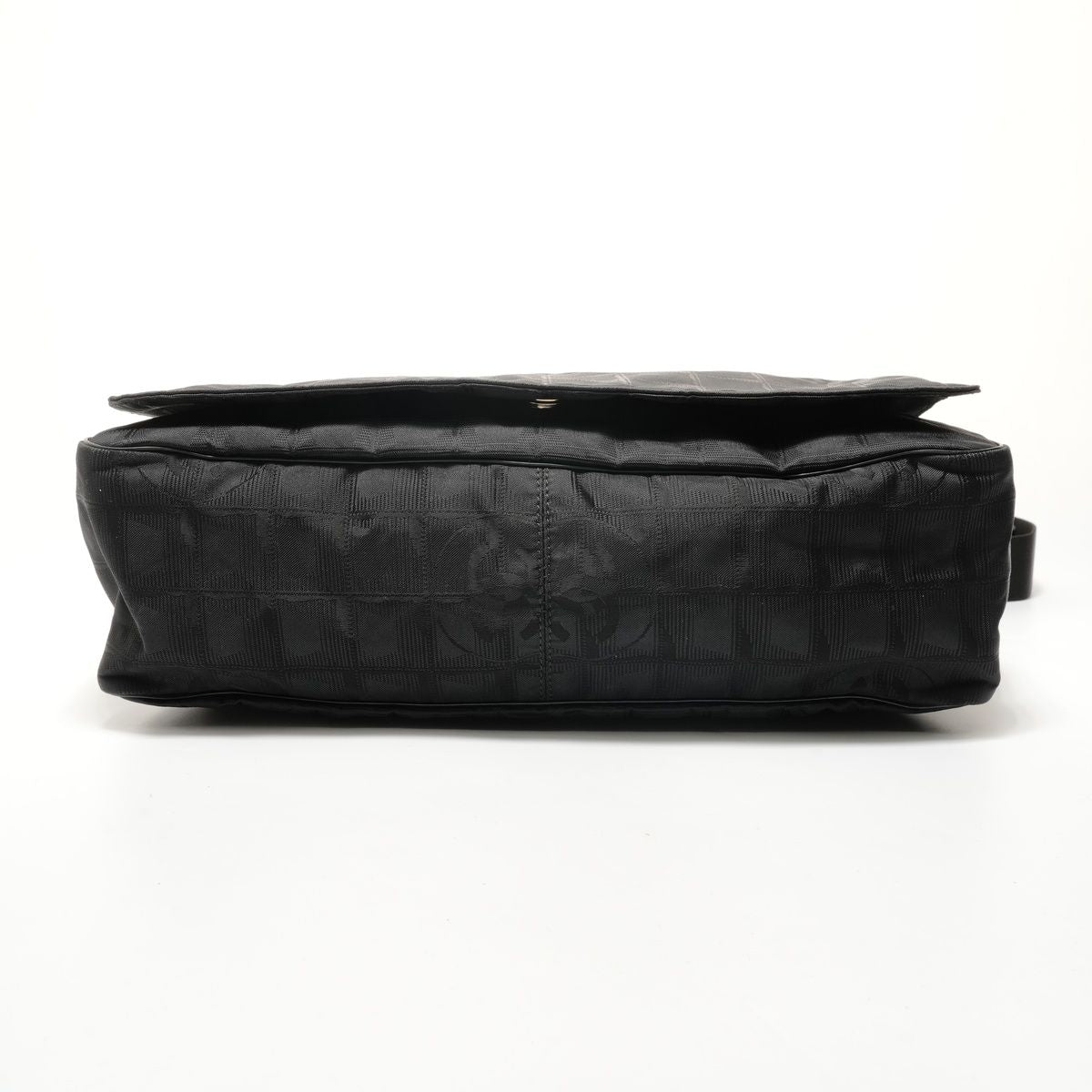 Chanel Shoulder Bag New Travel Line Gold — view 7