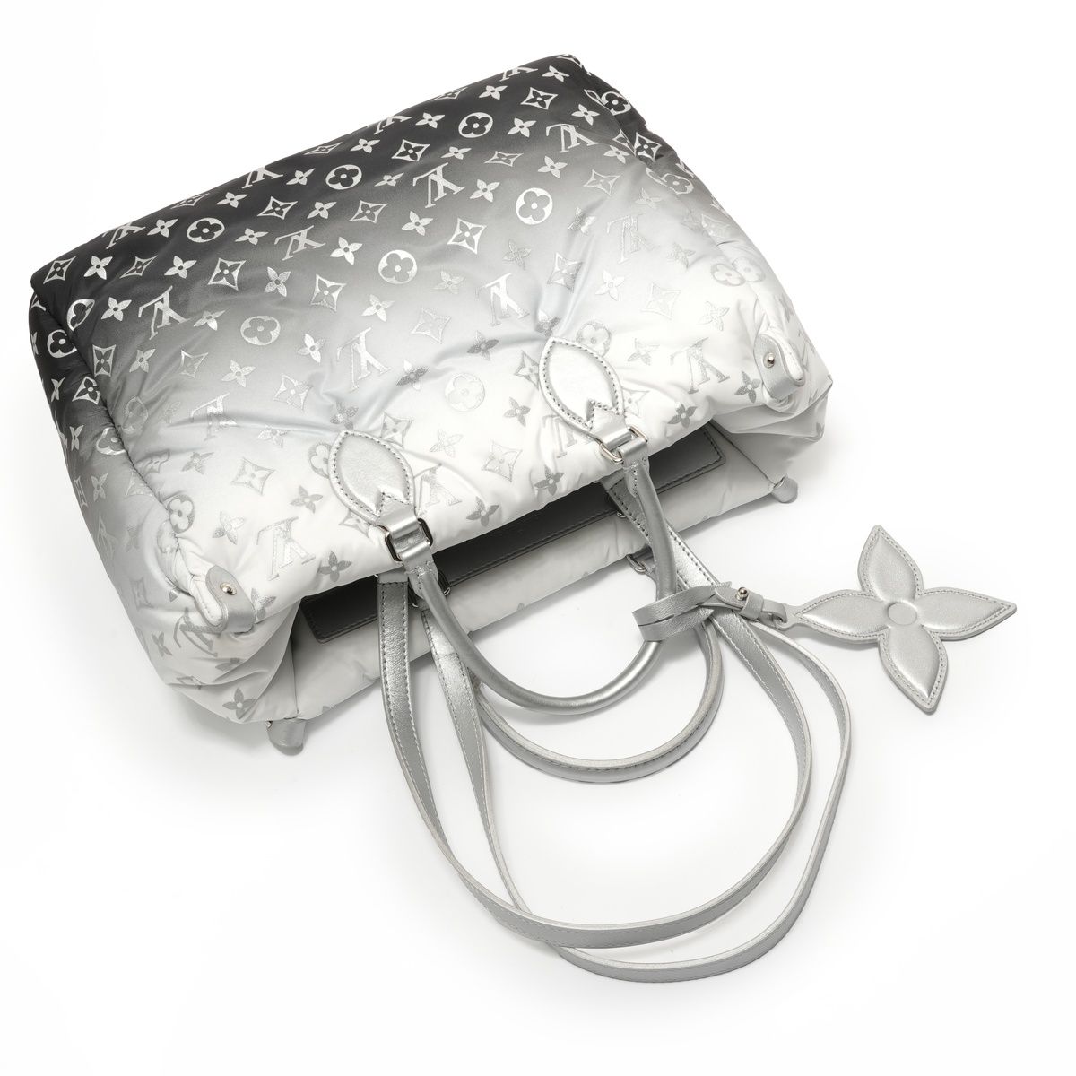 Louis Vuitton Shoulder Bag Ski On The Go MM Frost Silver — view 8