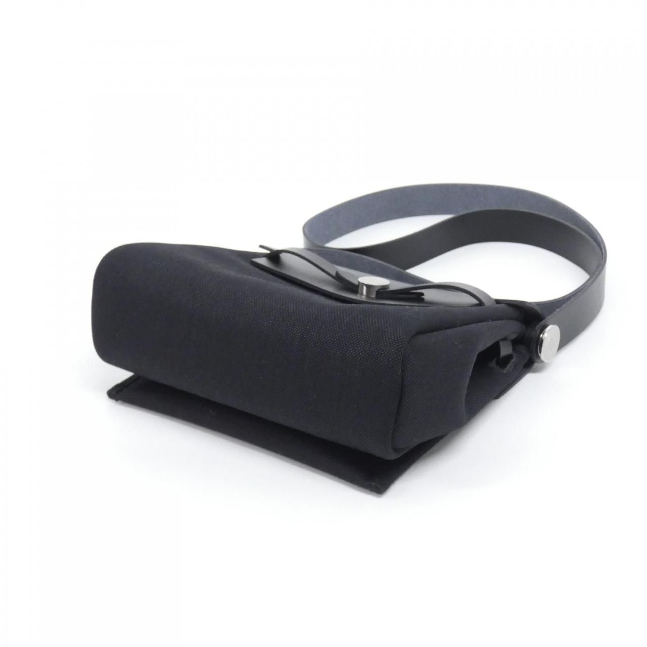 Hermes Herbag Zip 20 cm Shoulder Bag — view 3