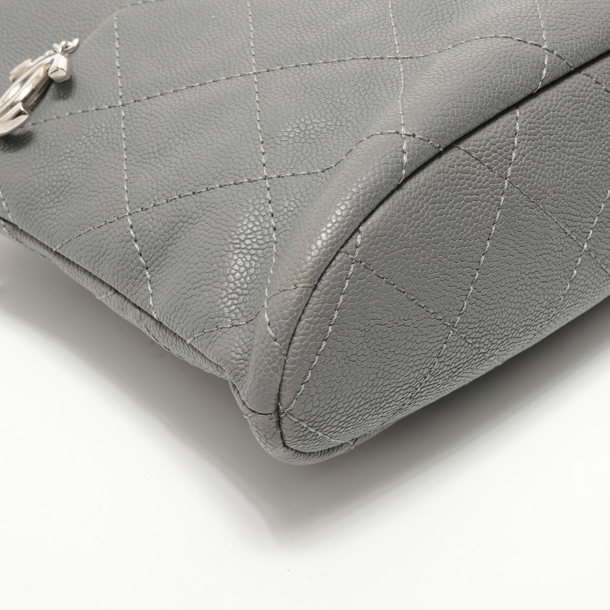 Chanel Shoulder Bag Caviar Quilted CC Logo — view 5