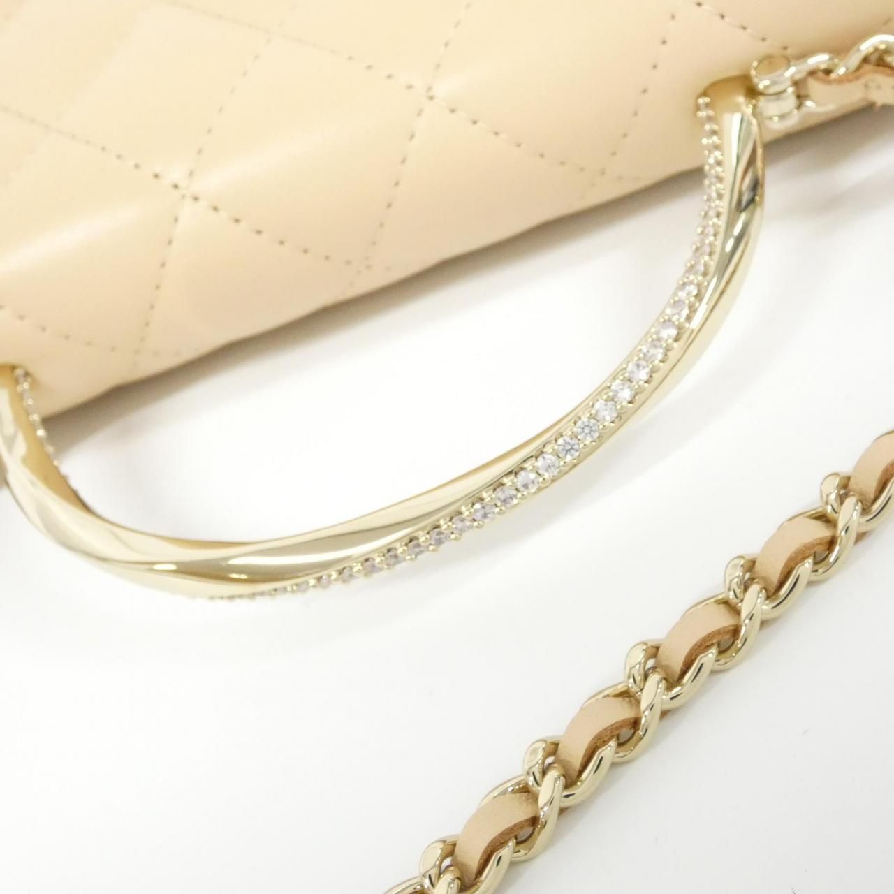 Chanel Chain Shoulder Bag Beige — view 5