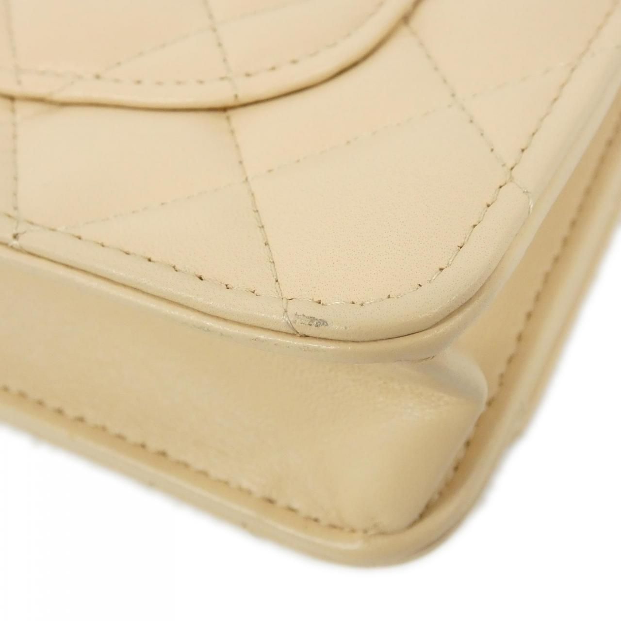 Chanel Chain Shoulder Bag Beige — view 3
