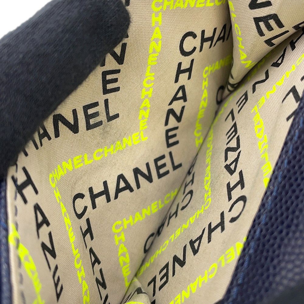 Chanel Trifold Wallet Quilted CC Logo Small Flap Caviar Leather — view 7