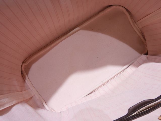 Louis Vuitton Neverfull MM Tote Pouch Missing Damier — view 3