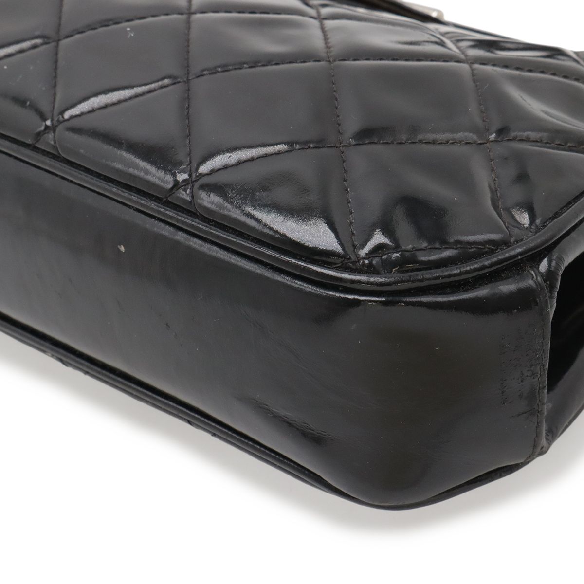 Chanel Quilted CC Logo Handbag One Handle Kiss Lock Enamel Black Silver — view 3