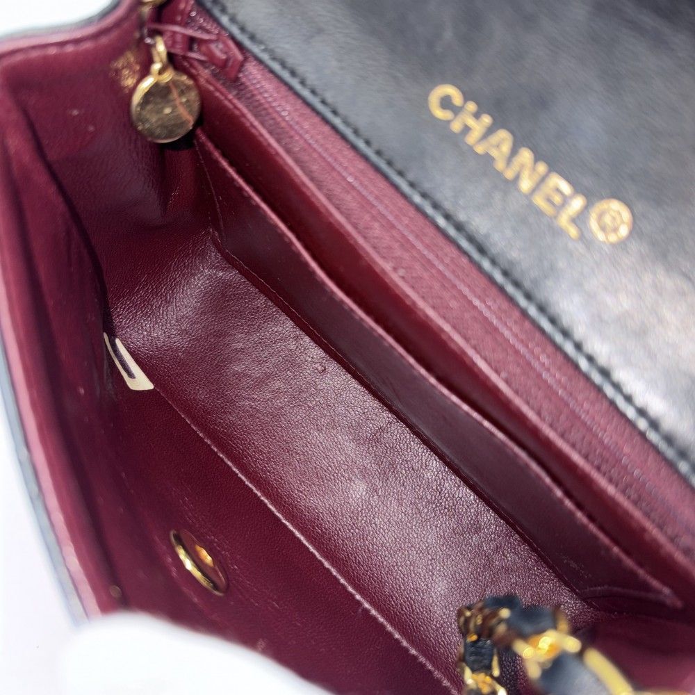 Chanel Shoulder Bag Mini Quilted Chain Turnlock Crossbody Mini Vintage CC Logo — view 4
