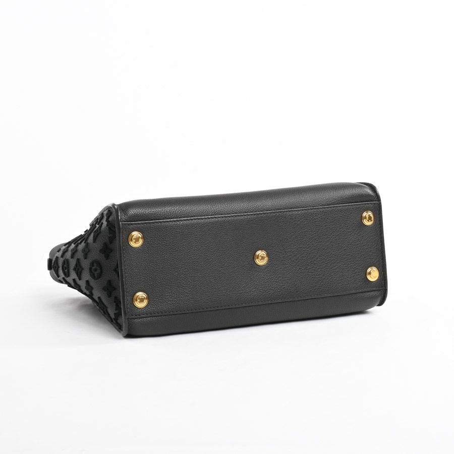 Louis Vuitton Tote on My Side MM — view 5