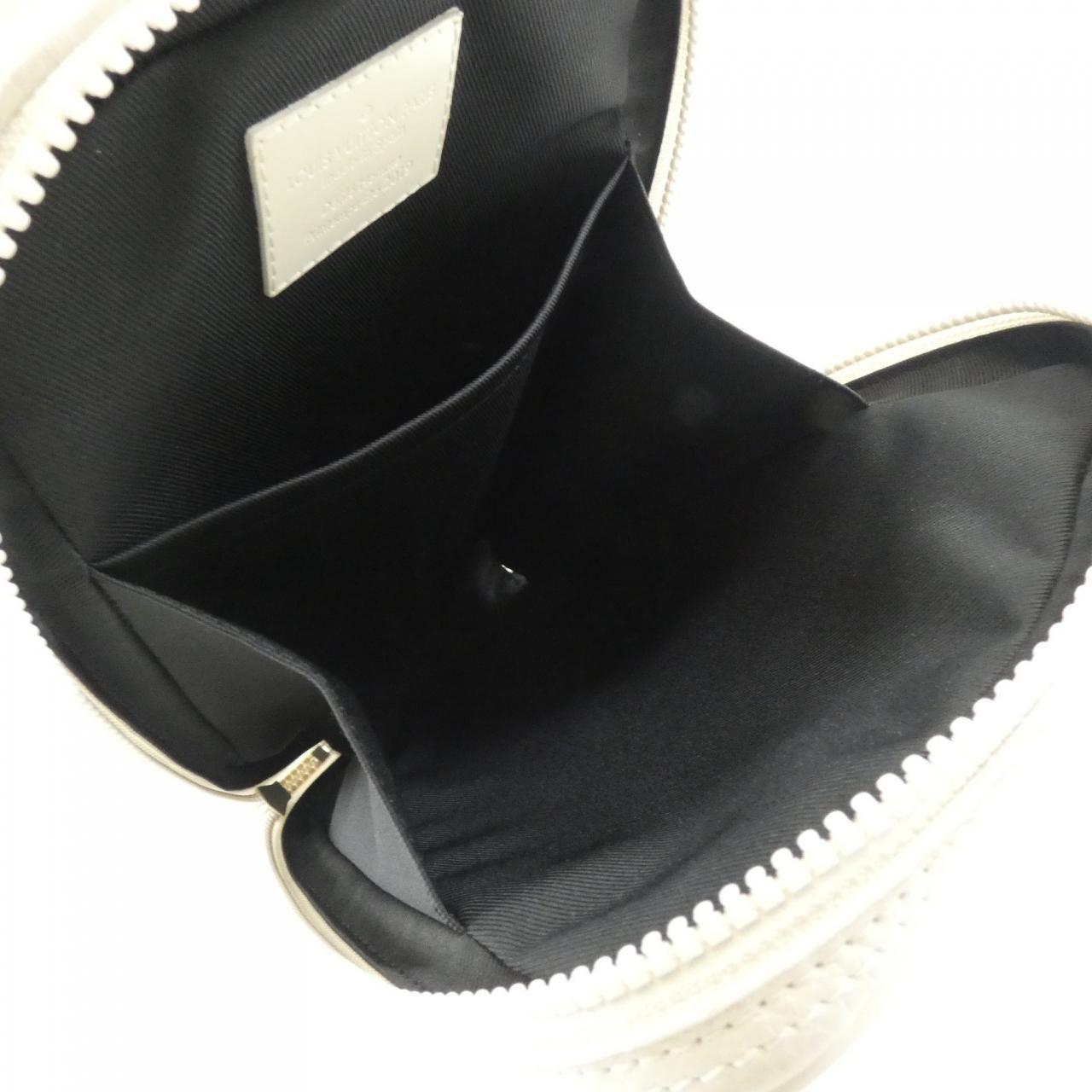 Louis Vuitton Taurillon Monogram Utility Side Shoulder Bag — view 7