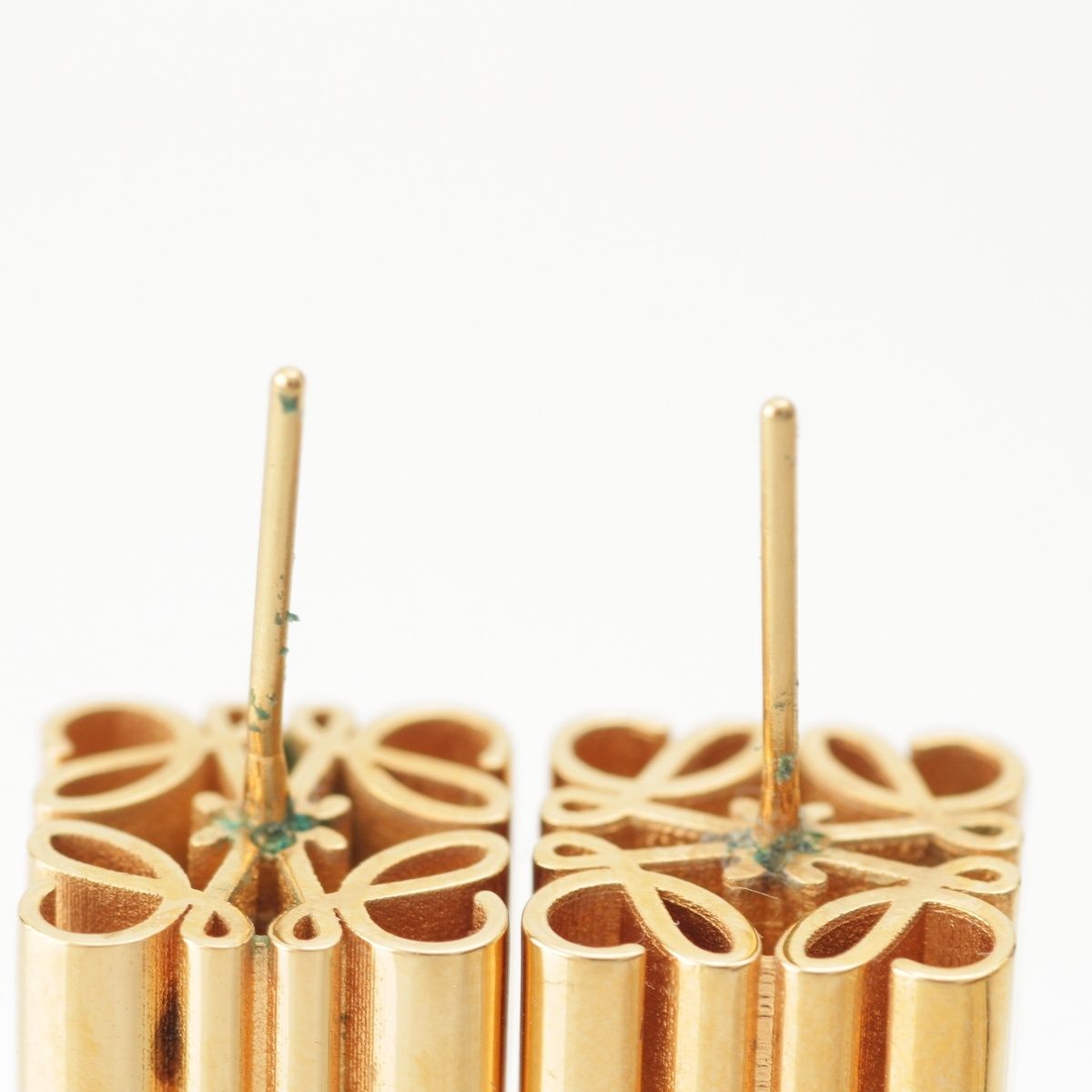 Loewe Anagram Cube Stud Earrings Gold — view 8