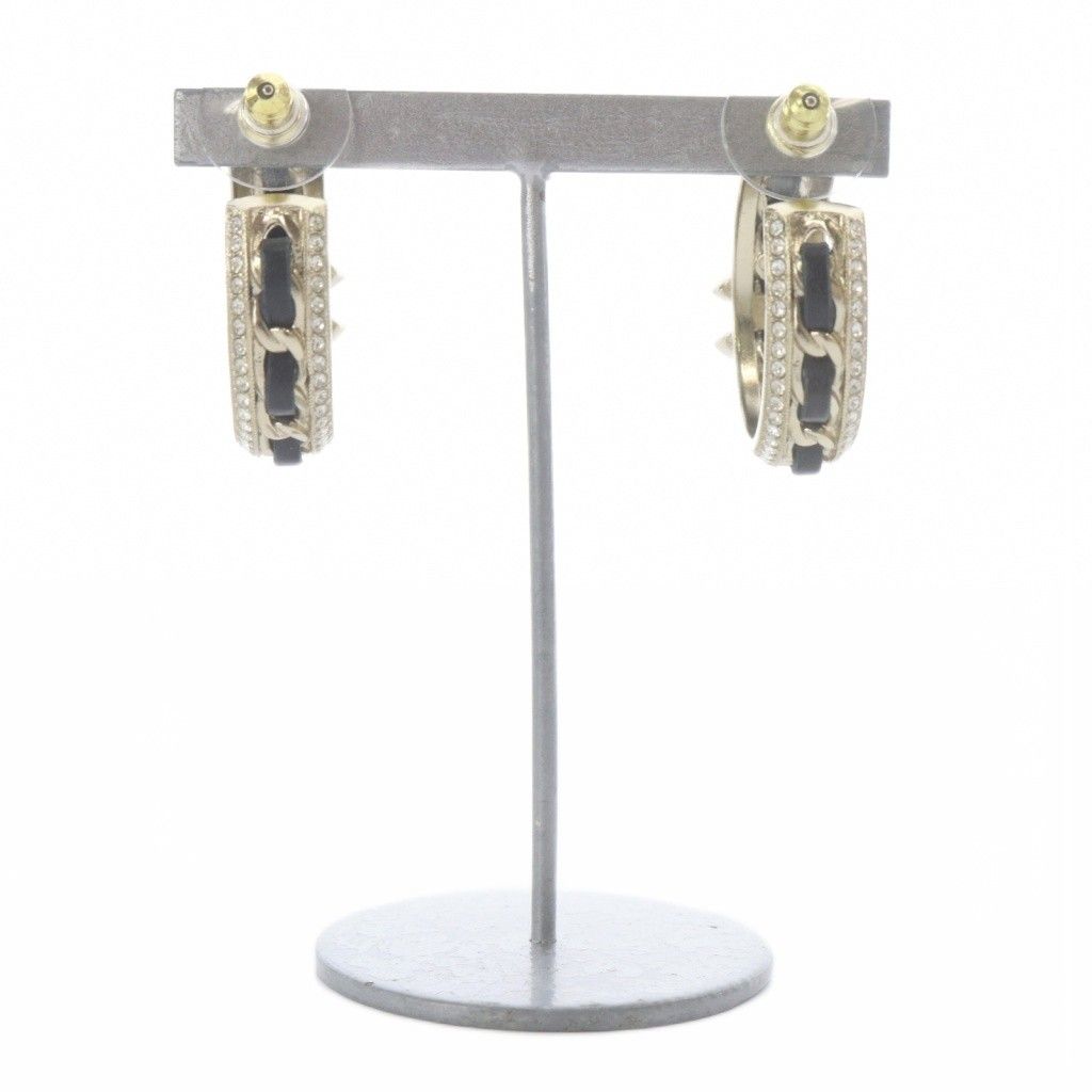 Chanel CC Logo Hoop Earrings Gold Color Black — view 3