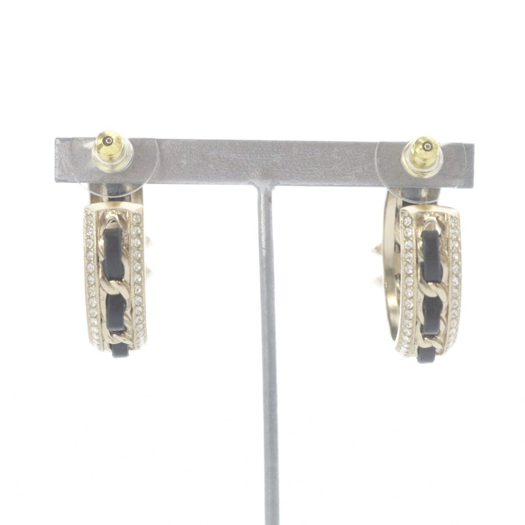 Chanel CC Logo Hoop Earrings Gold Color Black — view 4