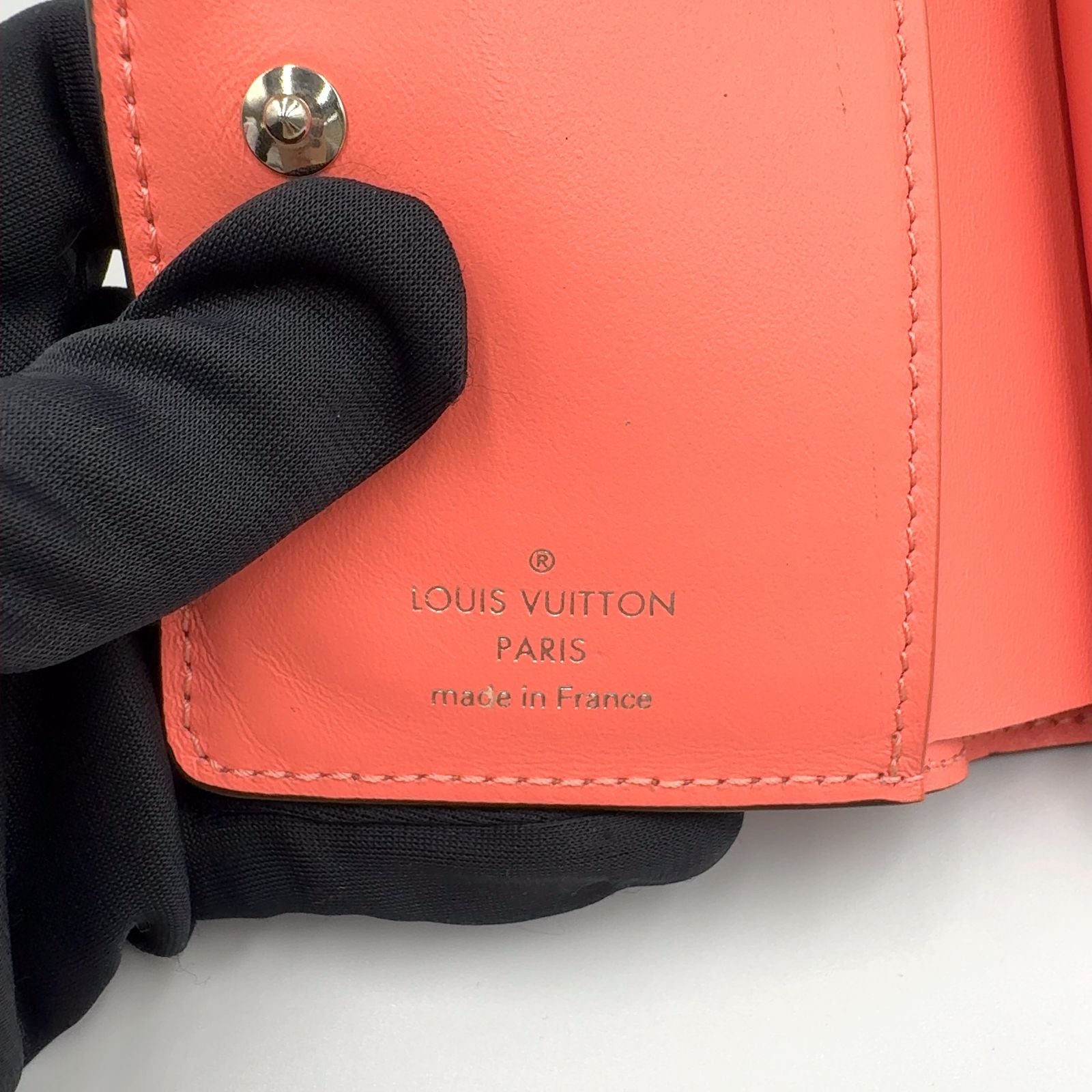 Louis Vuitton Portefeuille Ku Mahina Leather Coral Pink Bifold Wallet Silver — view 4
