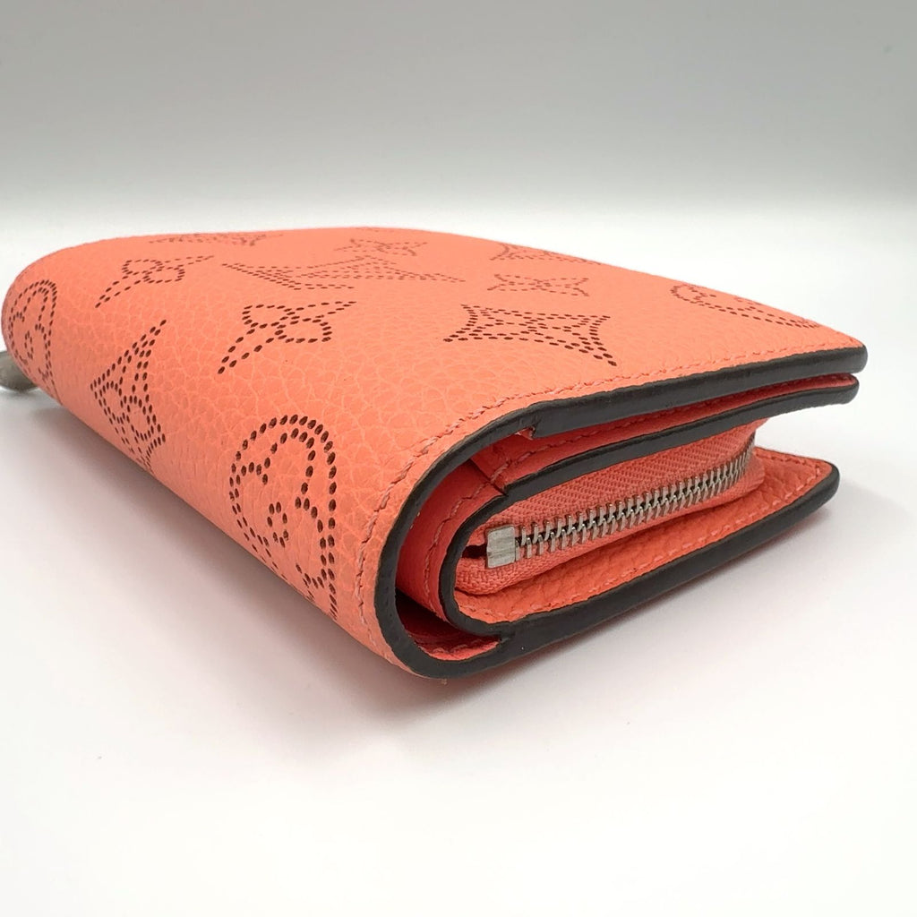 Louis Vuitton Portefeuille Ku Mahina Leather Coral Pink Bifold Wallet Silver — view 5