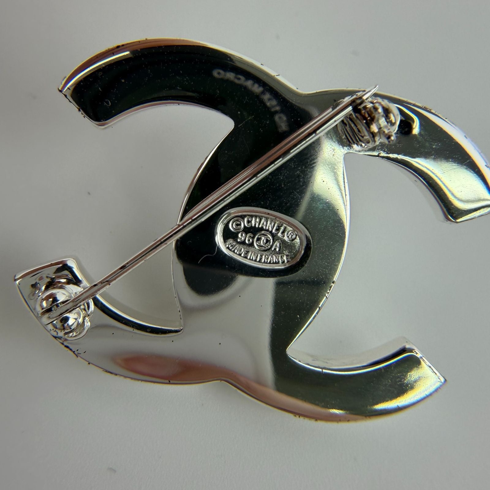Chanel CC Logo Turnlock Brooch Silver Vintage — view 3