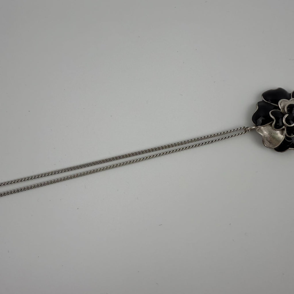 Chanel CC Logo Necklace Camellia Silver Black Vintage — view 7
