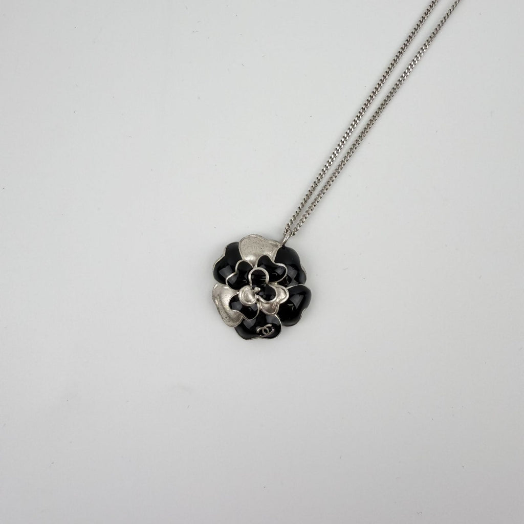 Chanel CC Logo Necklace Camellia Silver Black Vintage — view 2