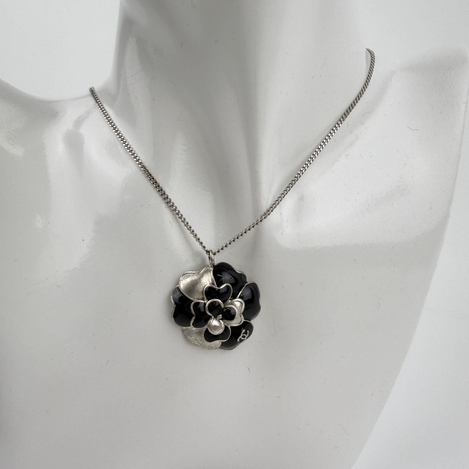 Chanel CC Logo Necklace Camellia Silver Black Vintage