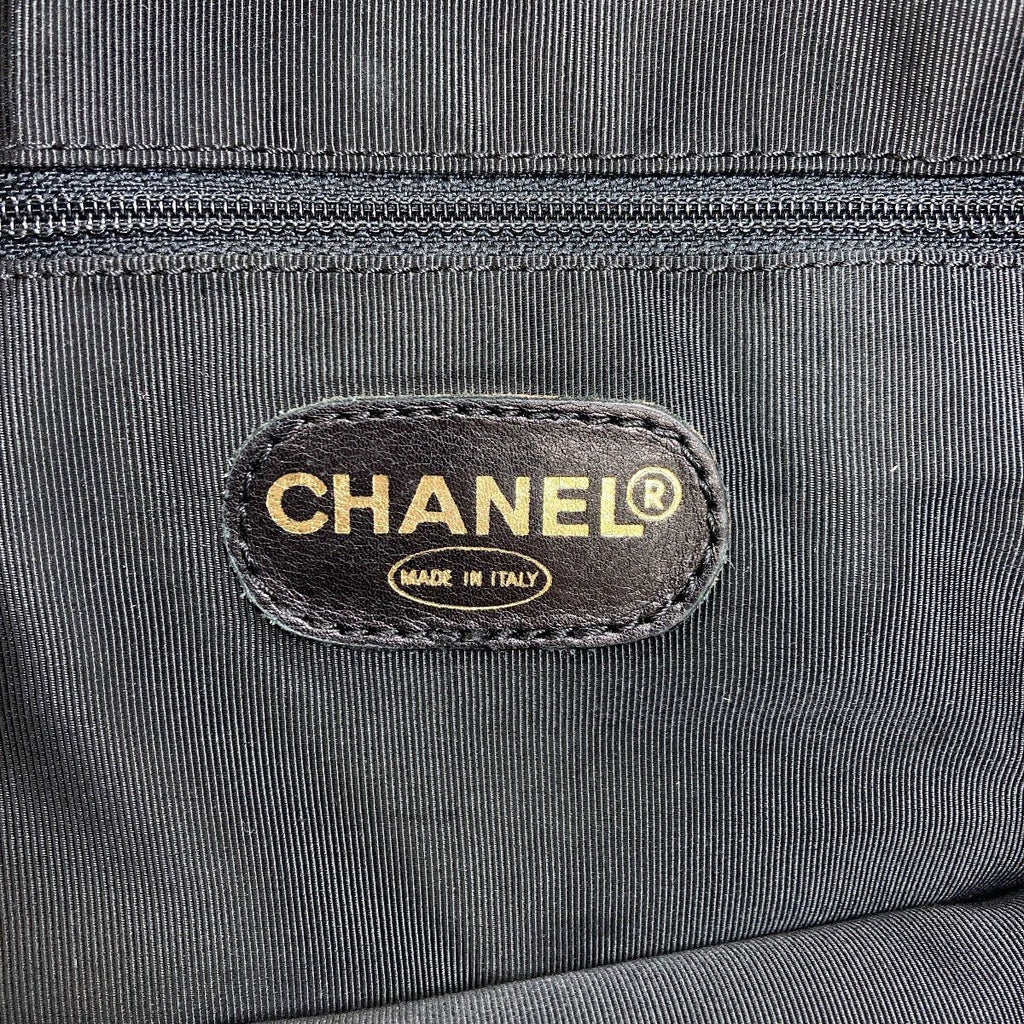 Chanel CC Logo Gold Tote Suede — view 6