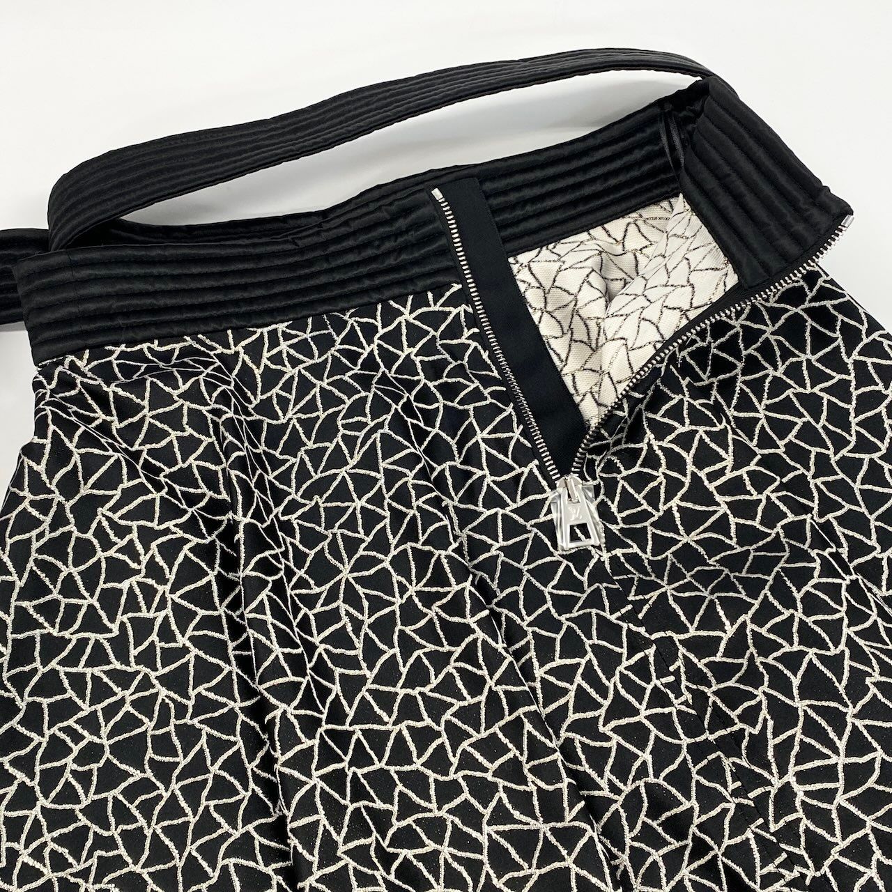 Louis Vuitton Yayoi Kusama Flower Skirt with Belt 36 Black — view 4
