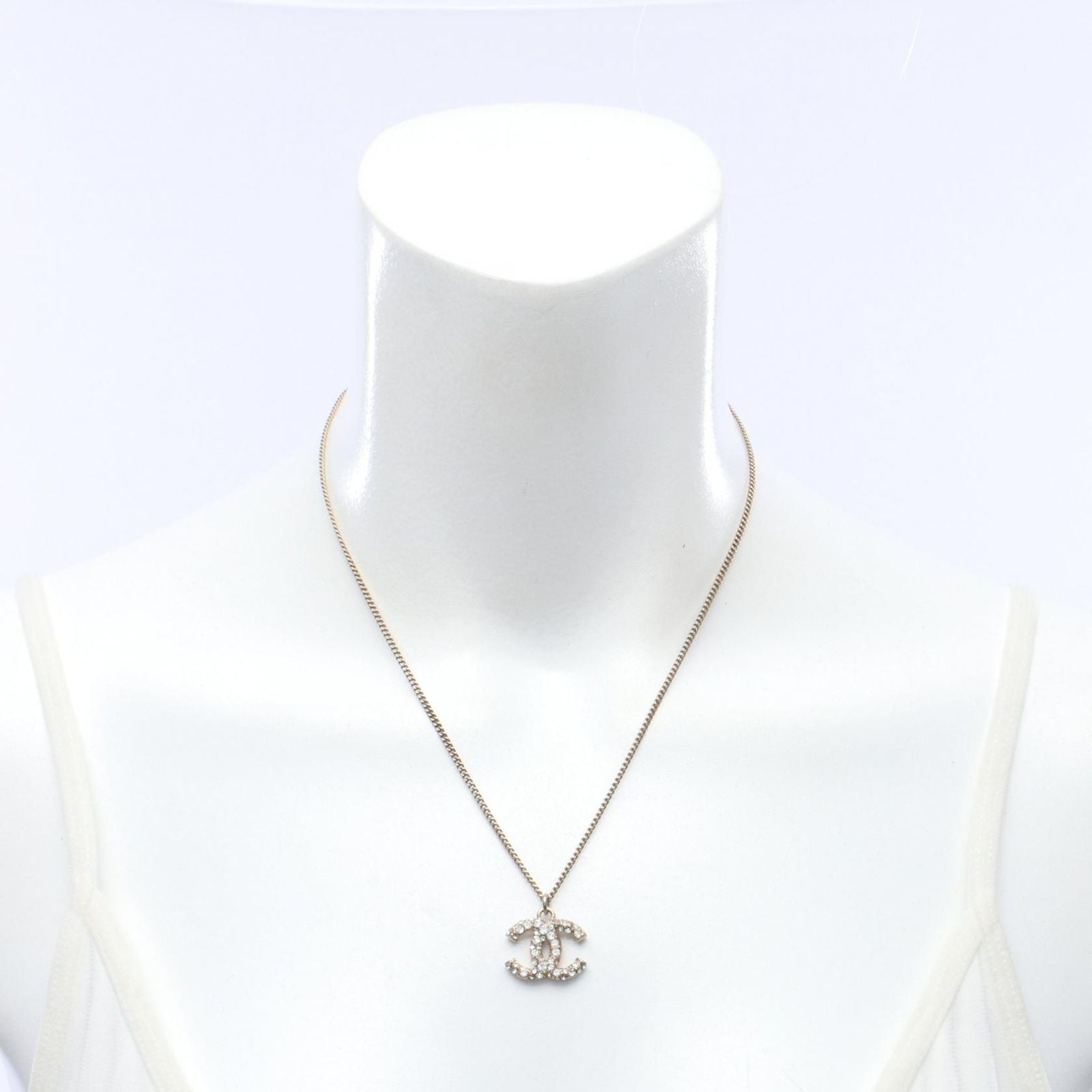Chanel Necklace CC Logo — view 5