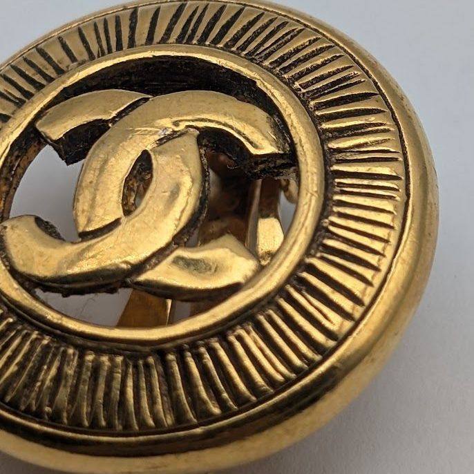 Chanel Earrings CC Logo Round Circle Gold First Era Vintage Single — view 2