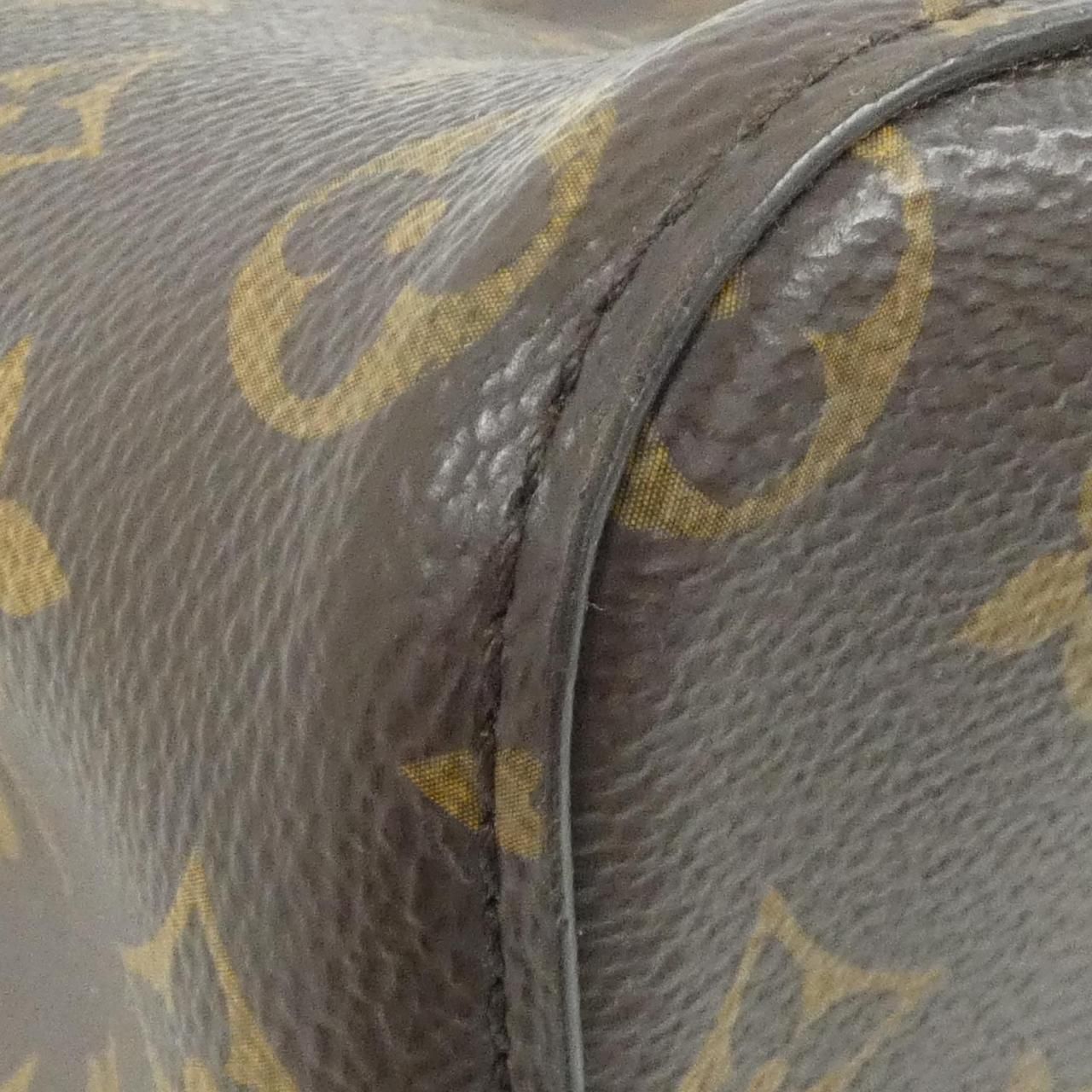 Louis Vuitton Monogram Neo Noe MM Shoulder Bag — view 3