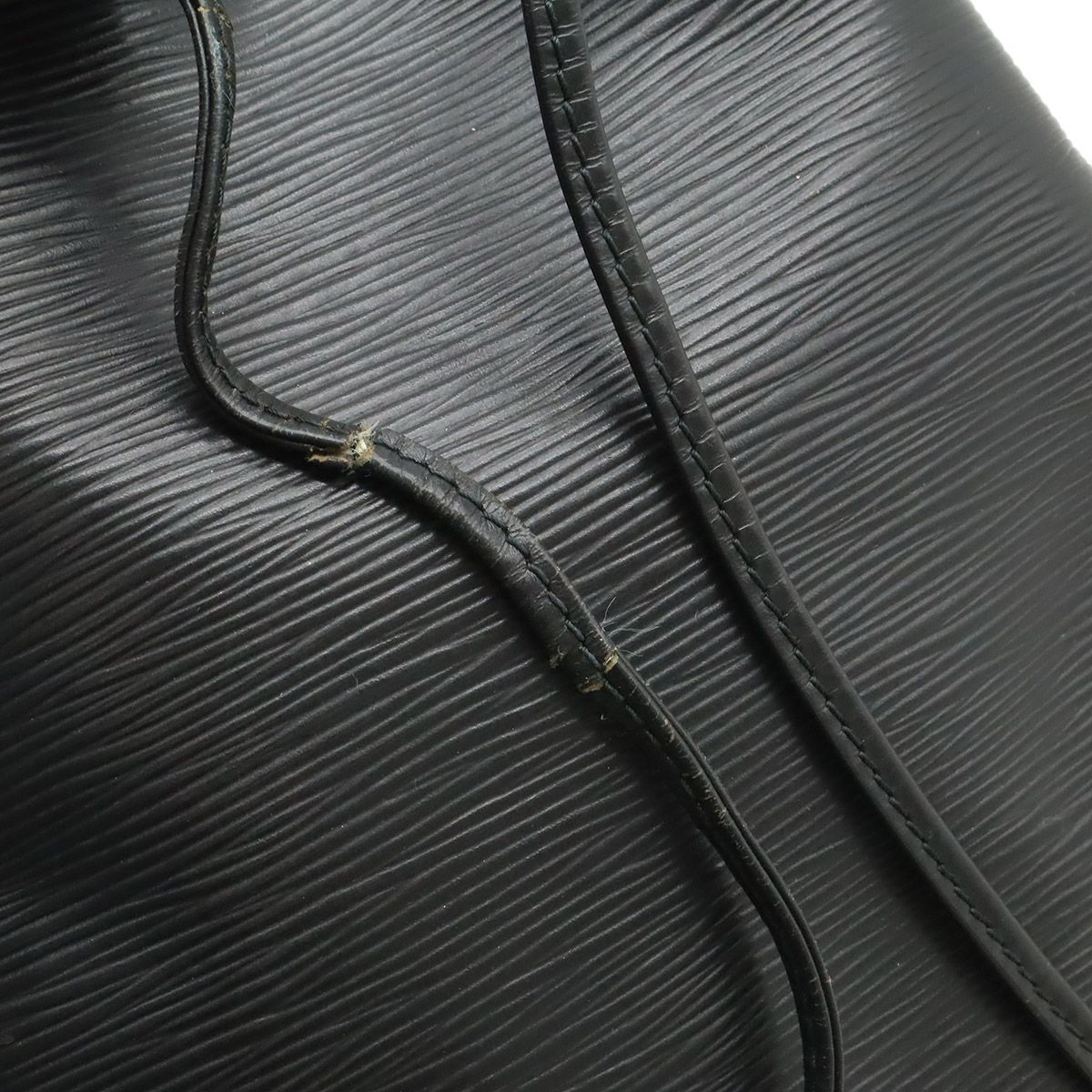 Louis Vuitton Epi Petit Noir Shoulder Bag Drawstring Black — view 9