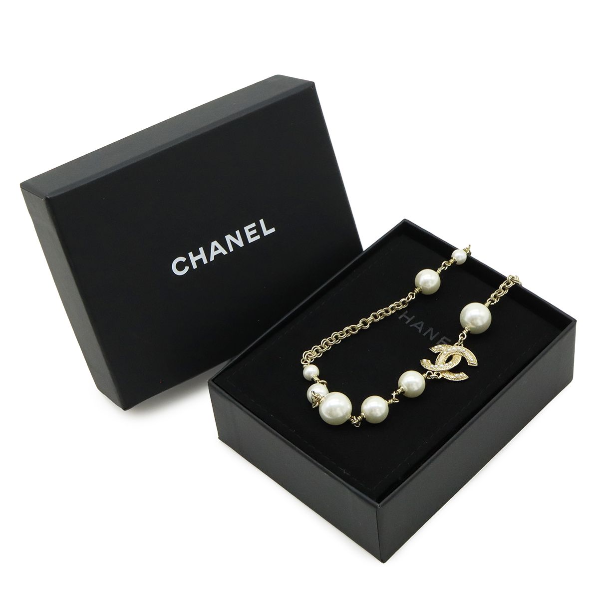 Chanel CC Logo Faux Pearl Necklace Pendant Gold Plated Ivory — view 7