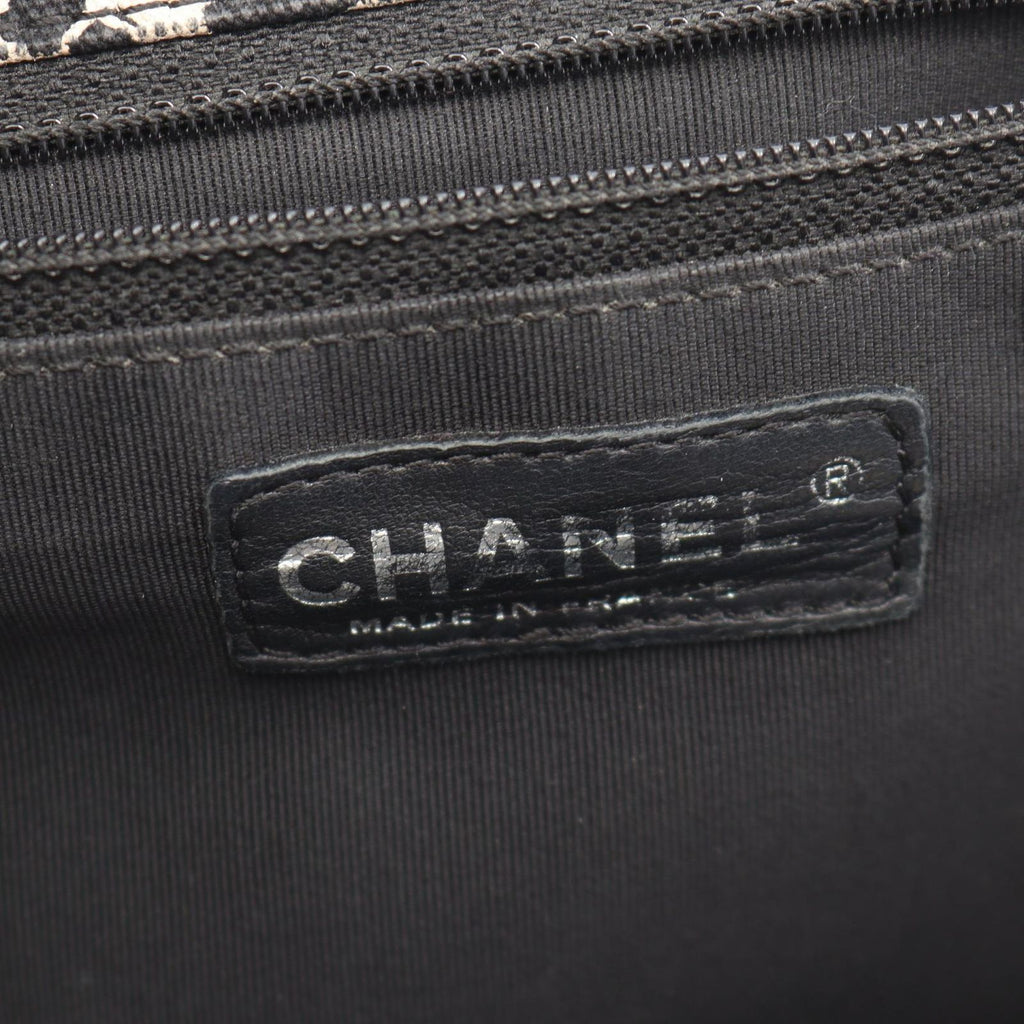Chanel Tote CC Logo Camellia Black Canvas Plachain — view 4