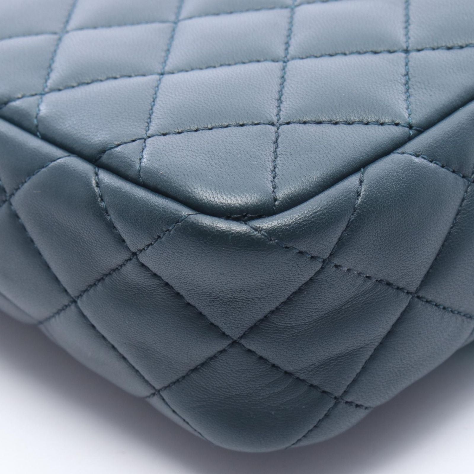 Chanel Shoulder Bag Quilted Dark Green Emerald Leather Chain — view 8
