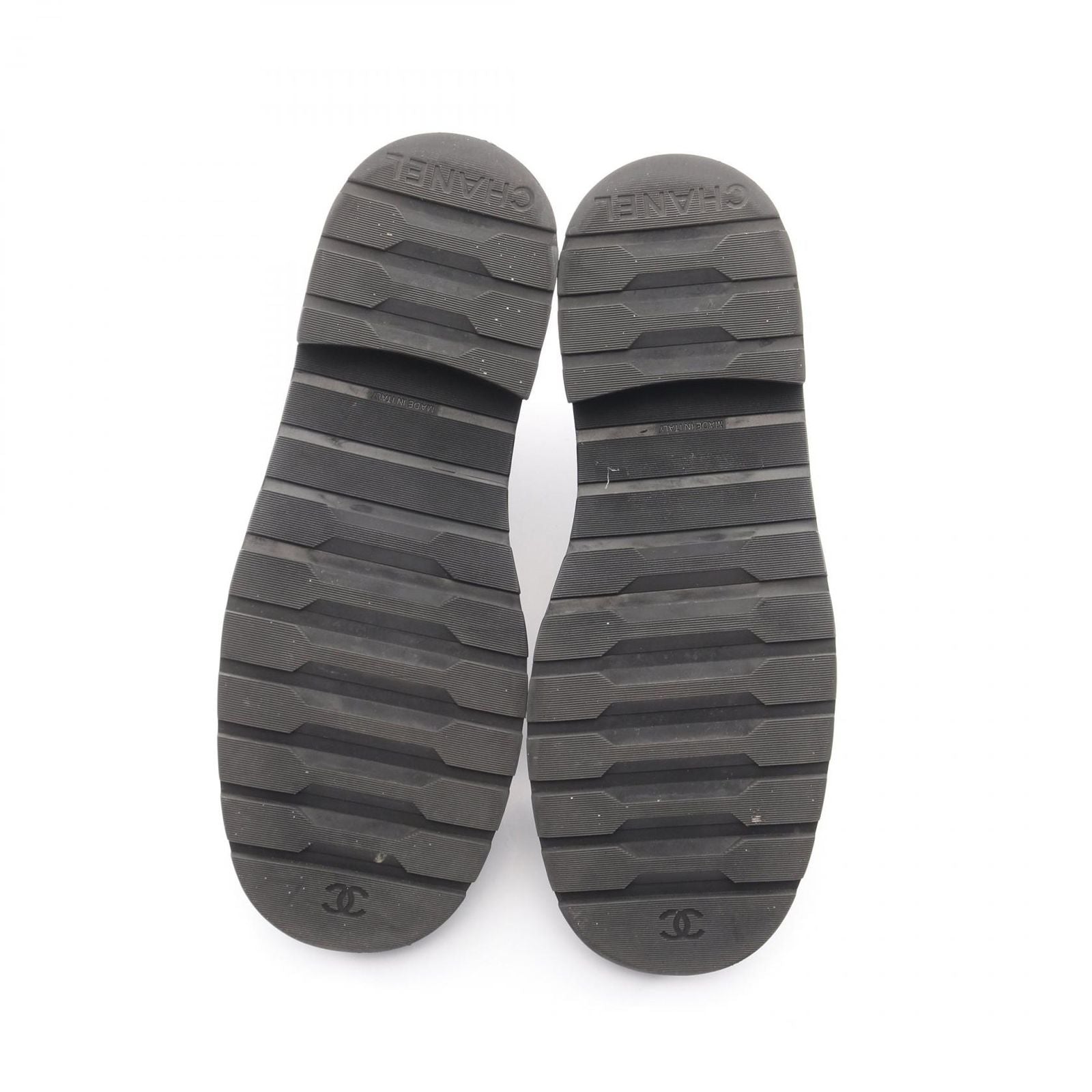 Chanel Boots Quilted Short Black Leather CC Logo — view 4