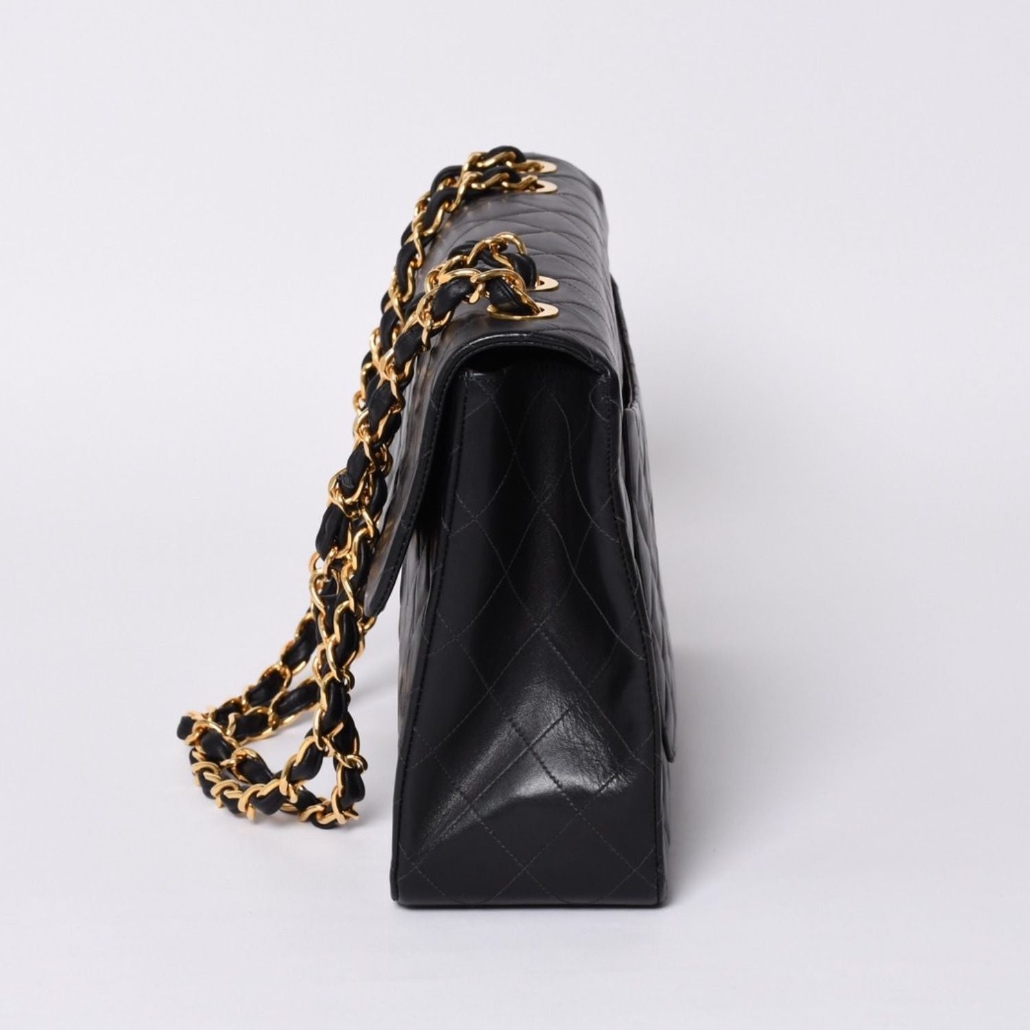 Chanel Maxi Quilted 34 S Flap Chain Shoulder Bag CC Logo Lambskin Black — view 4