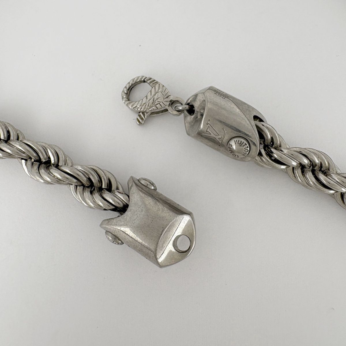 Louis Vuitton LV Rope Necklace Monogram Metal Silver — view 3