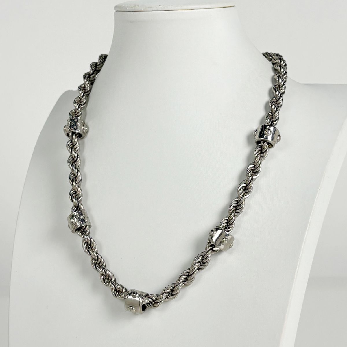 Louis Vuitton LV Rope Necklace Monogram Metal Silver — view 4