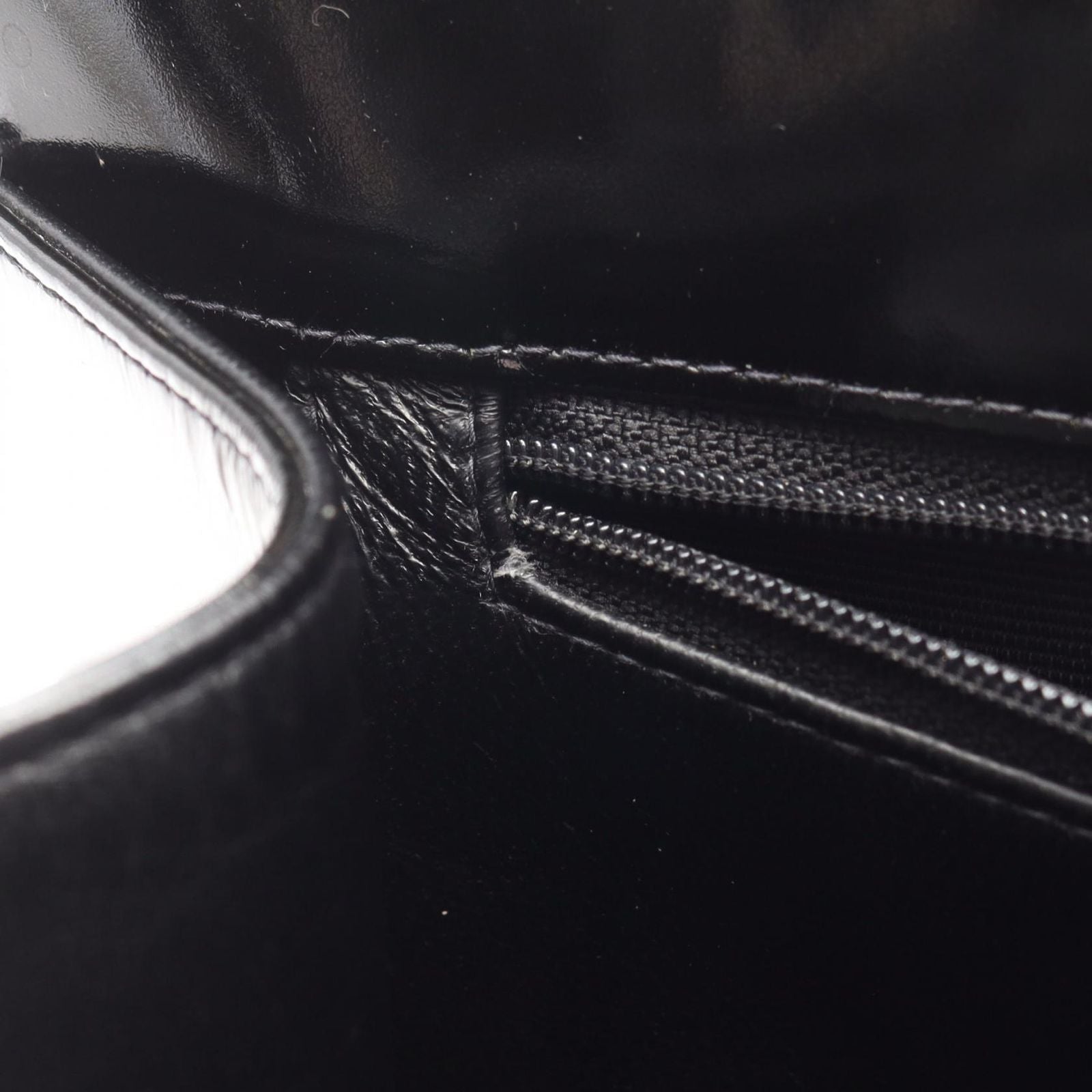 Chanel Tote Quilted Black Patent Leather CC Logo — view 7