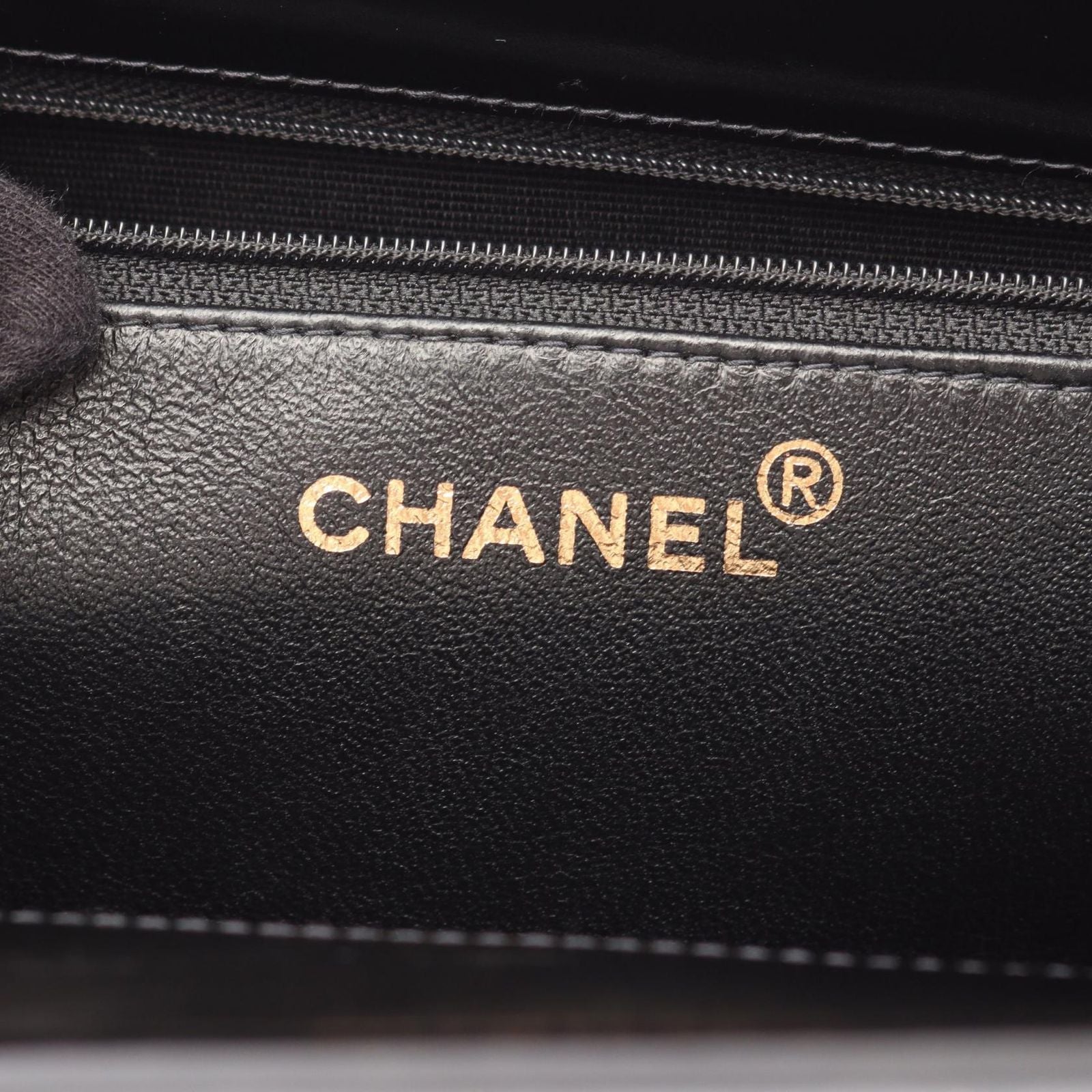 Chanel Tote Quilted Black Patent Leather CC Logo — view 4