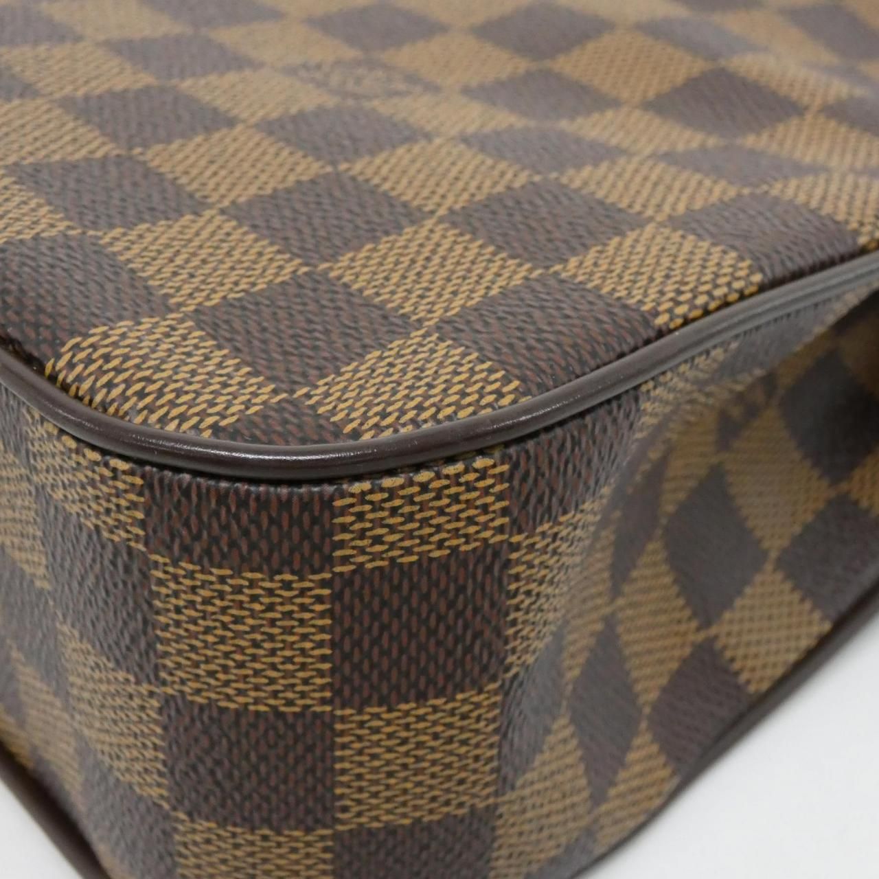 Louis Vuitton Damier Aubagne Shoulder Bag — view 3