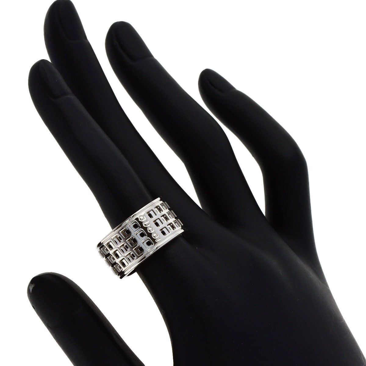Gucci Scroll Wide Ring 18k White Gold