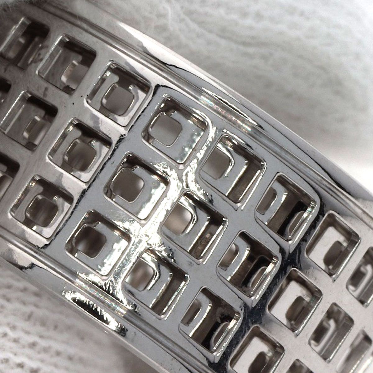 Gucci Scroll Wide Ring 18k White Gold — view 9