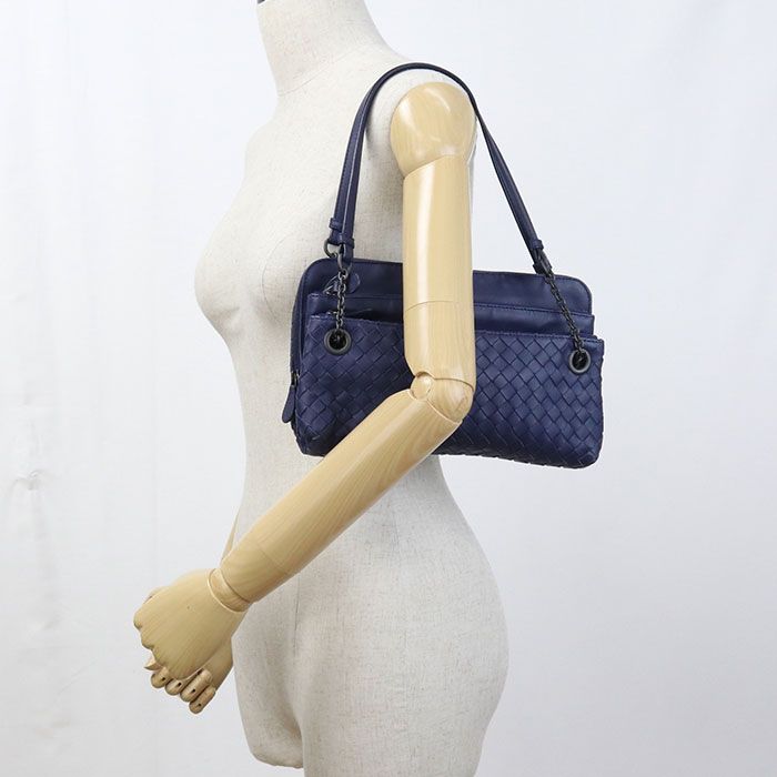 Bottega Veneta Intrecciato Handbag Leather — view 9