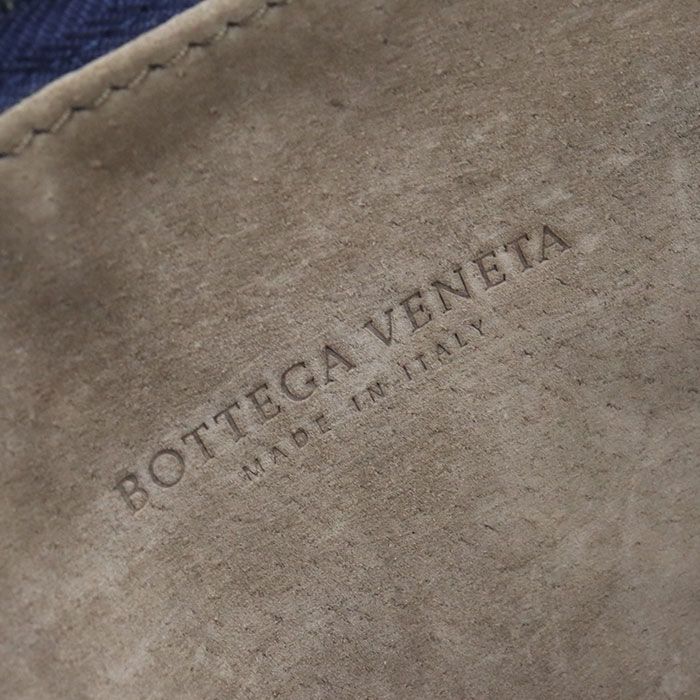 Bottega Veneta Intrecciato Handbag Leather — view 5