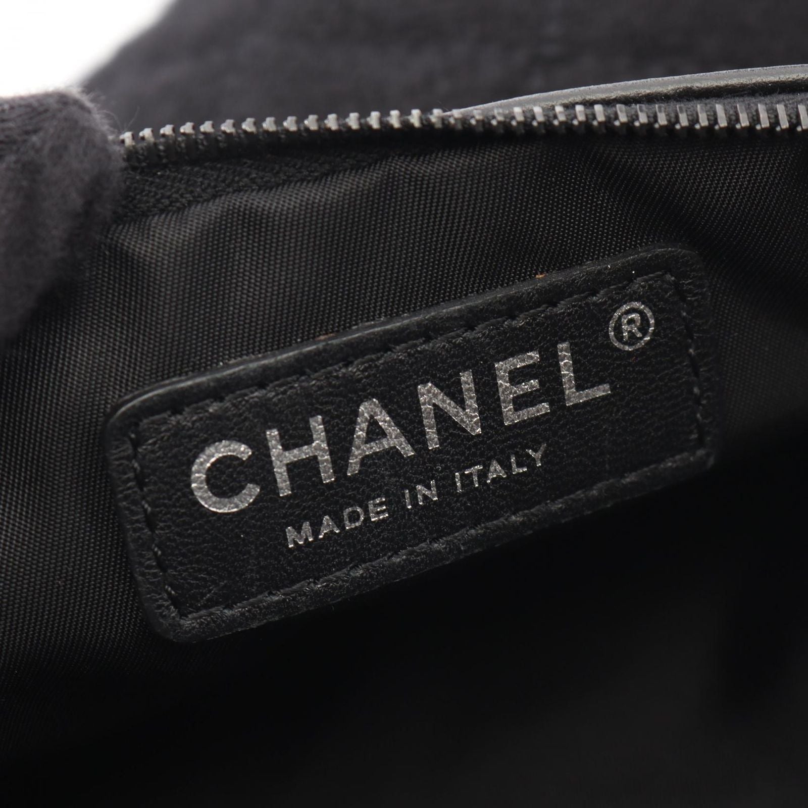 Chanel Tote CC Logo Reversible Black Nylon Leather — view 4