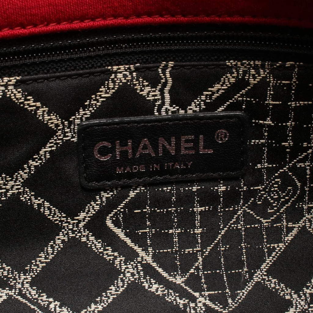 Chanel Shoulder Bag Quilted Red Chain — view 4