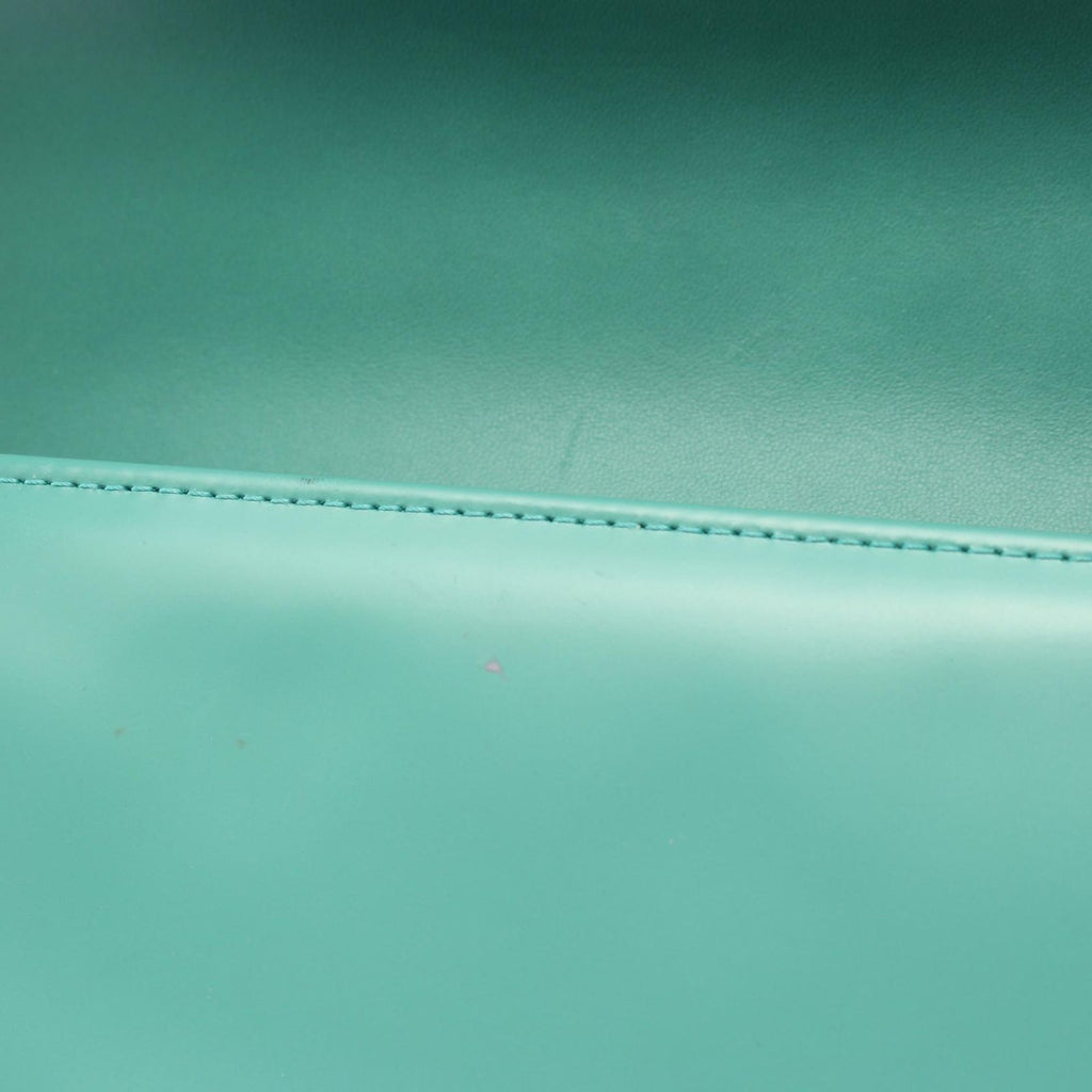Chanel Shoulder Bag Emerald Green Leather Chain — view 9