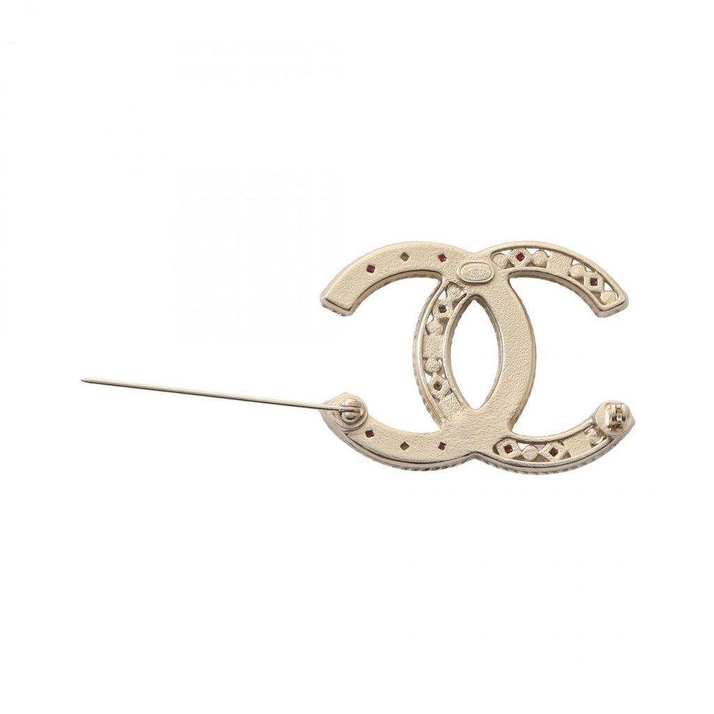Chanel Brooch CC Logo Gold — view 2